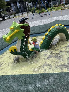 街フォト551-2026「龍に乗った少年」
