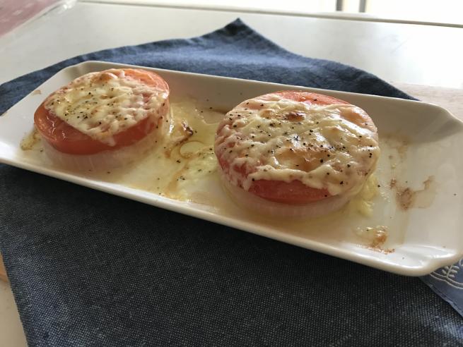 新たまねぎとトマトの重ね焼き