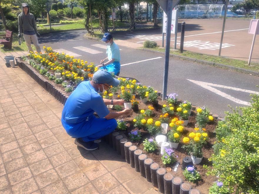 【葦の会作業所】花壇1