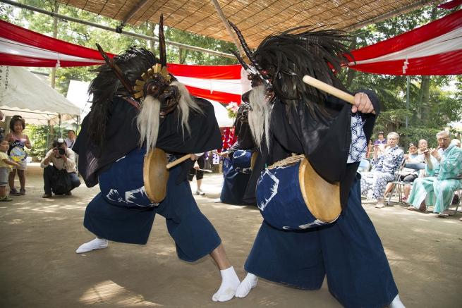 獅子舞奉納の様子