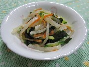 ツナとせん切り野菜のサラダ