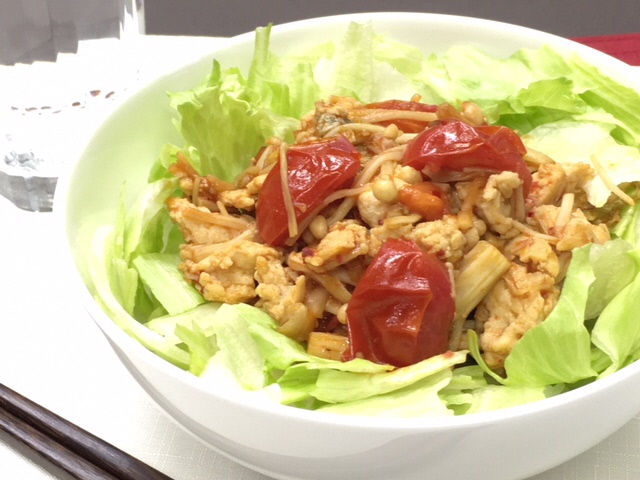 トマトとキムチのそぼろ丼