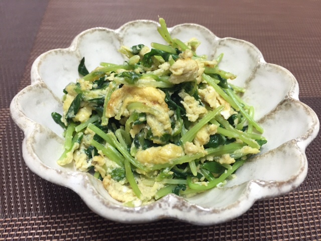 豆苗と卵のマヨ炒め