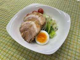 ベジ♪おかずになる焼き豚サラダ