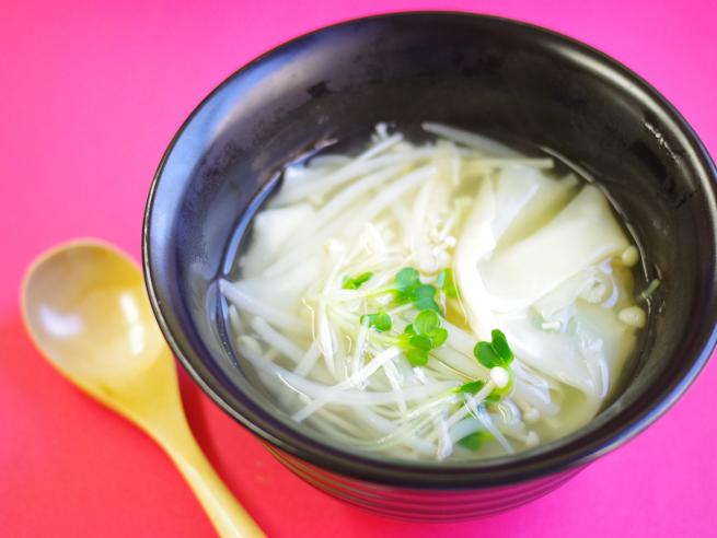 野菜と餃子の皮のとろとろスープ