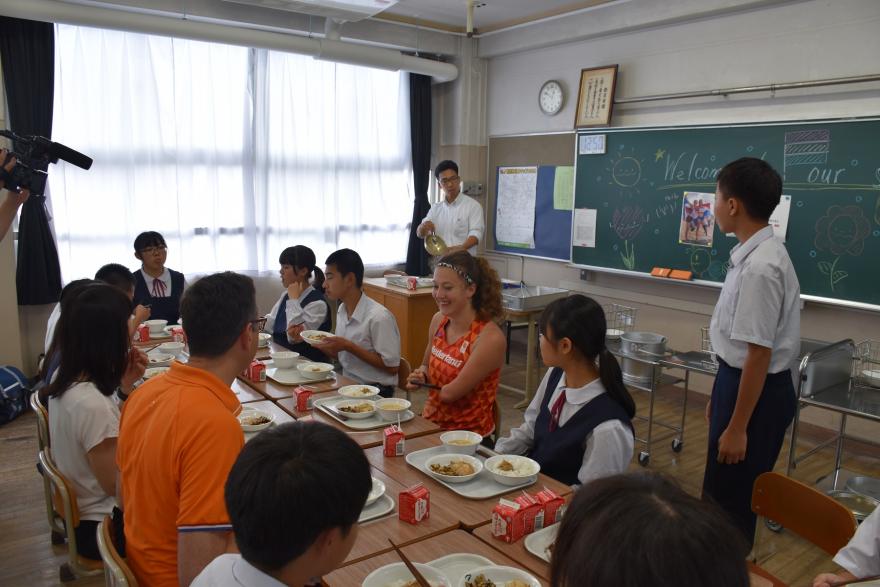 第４回市小中学校交流事業・給食・花畑北中（桜花小・花西小）