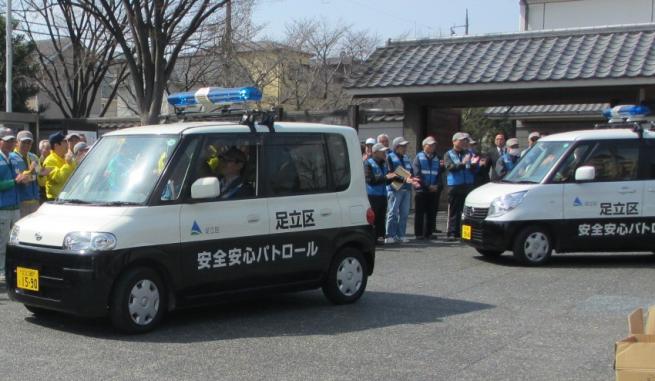 写真：青色防犯パトロールの様子