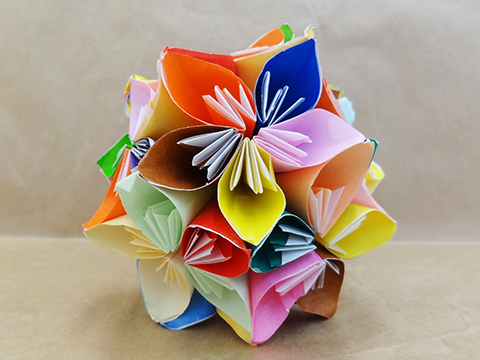 自由作品：折り紙くす玉