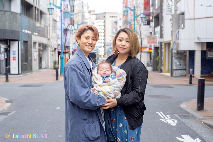 長村さん・茂田さんとお子様の画像