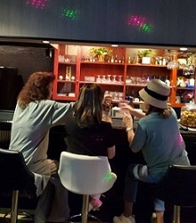 店内のカウンター席の写真