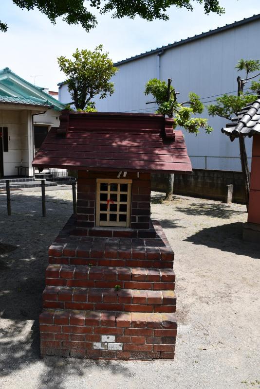 煉瓦造稲荷神社（島氷川神社）