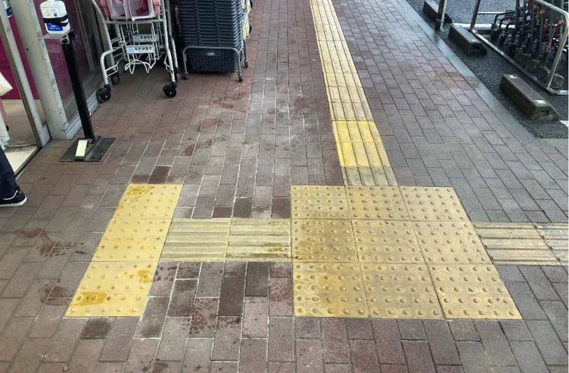 敷地内点字ブロック