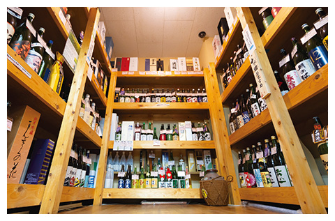 成田酒店の酒棚