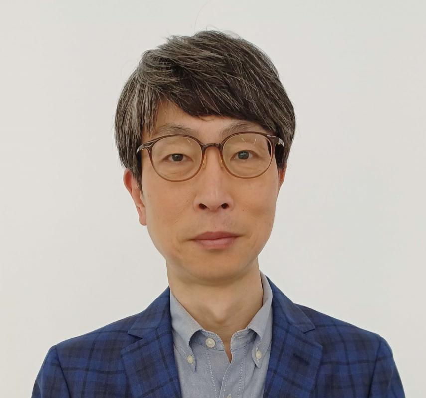 講師