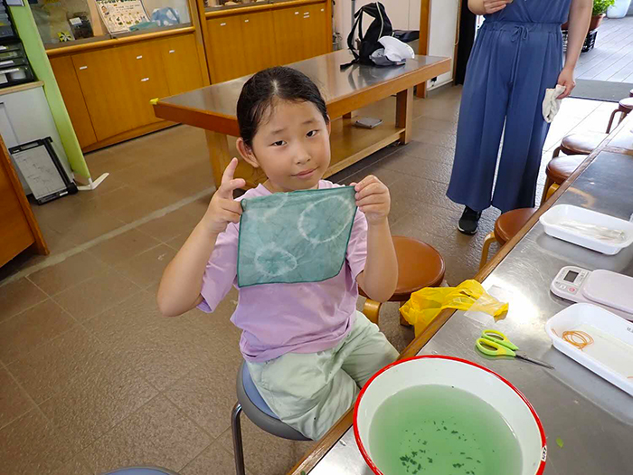 「アイの生葉染め(当日募集)」の様子