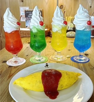 オムレツとクリームソーダ各種