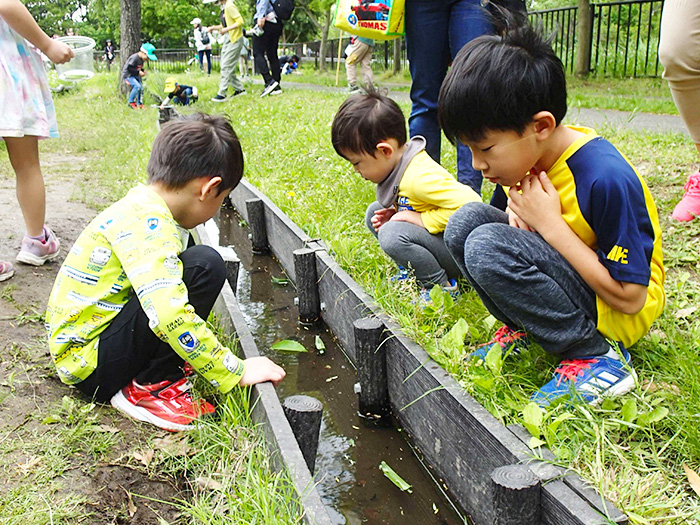 「自然のあそび屋台」の様子