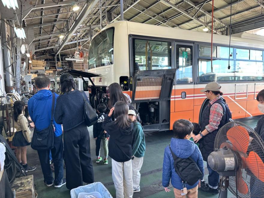 整備場見学（エンジンルーム）