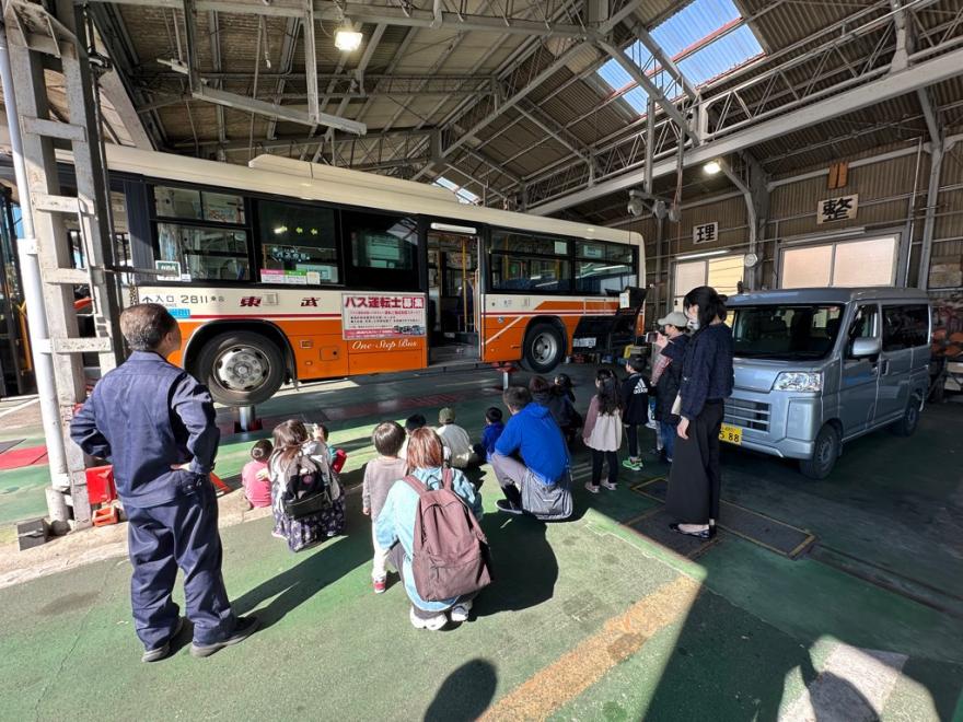 整備場見学（ジャッキアップ）