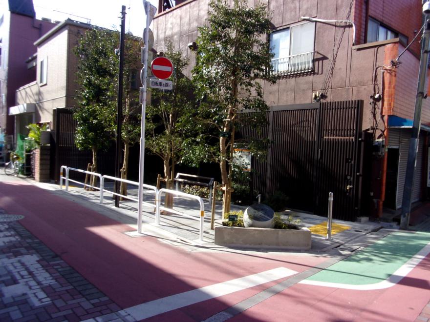 関三通りまちかどプチテラス写真