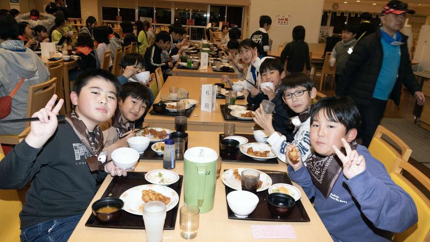 みんなで食事（R7高尾）