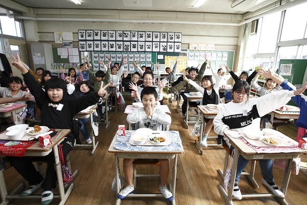 小学6年生の97％が「給食がおいしい」と答えている