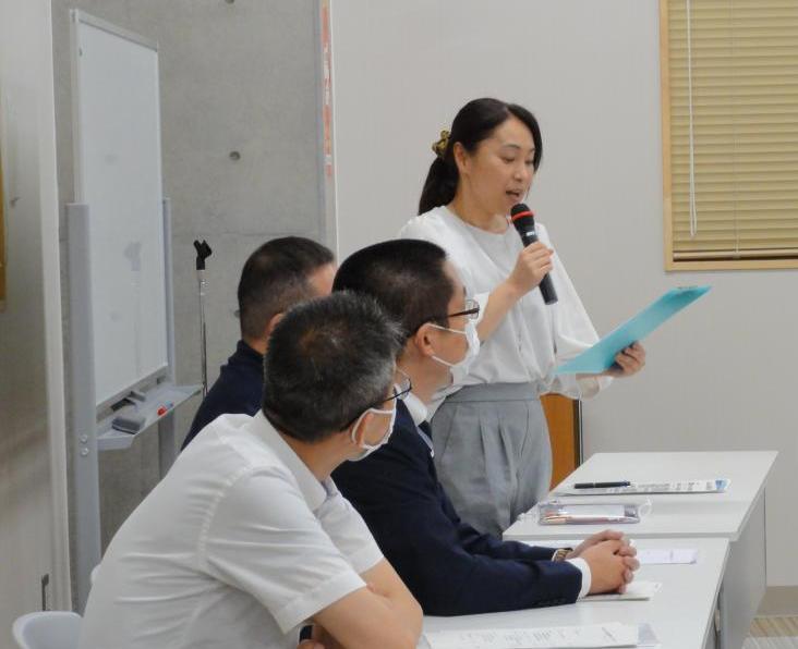 司会者